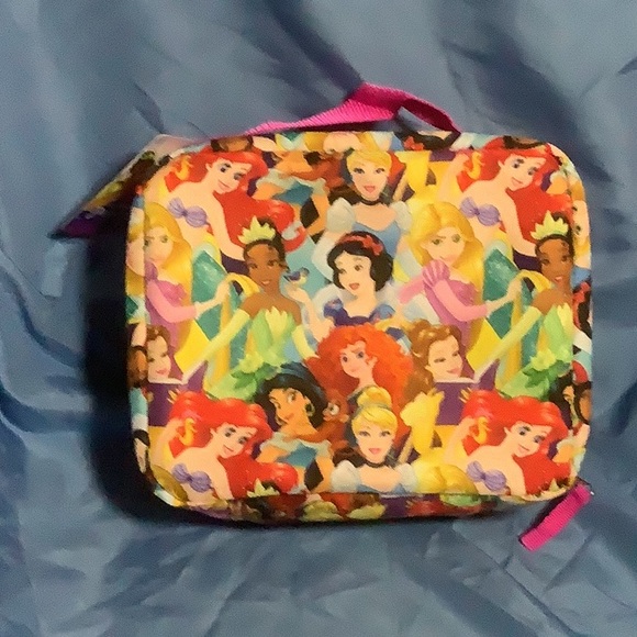 Gone by 10/15 Disney Princesses Lunch Box - Picture 2 of 4